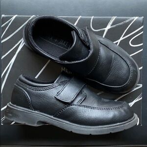 Max + Jake boys black dress shoes. mint condition​